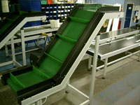 Belt conveyor swan neck